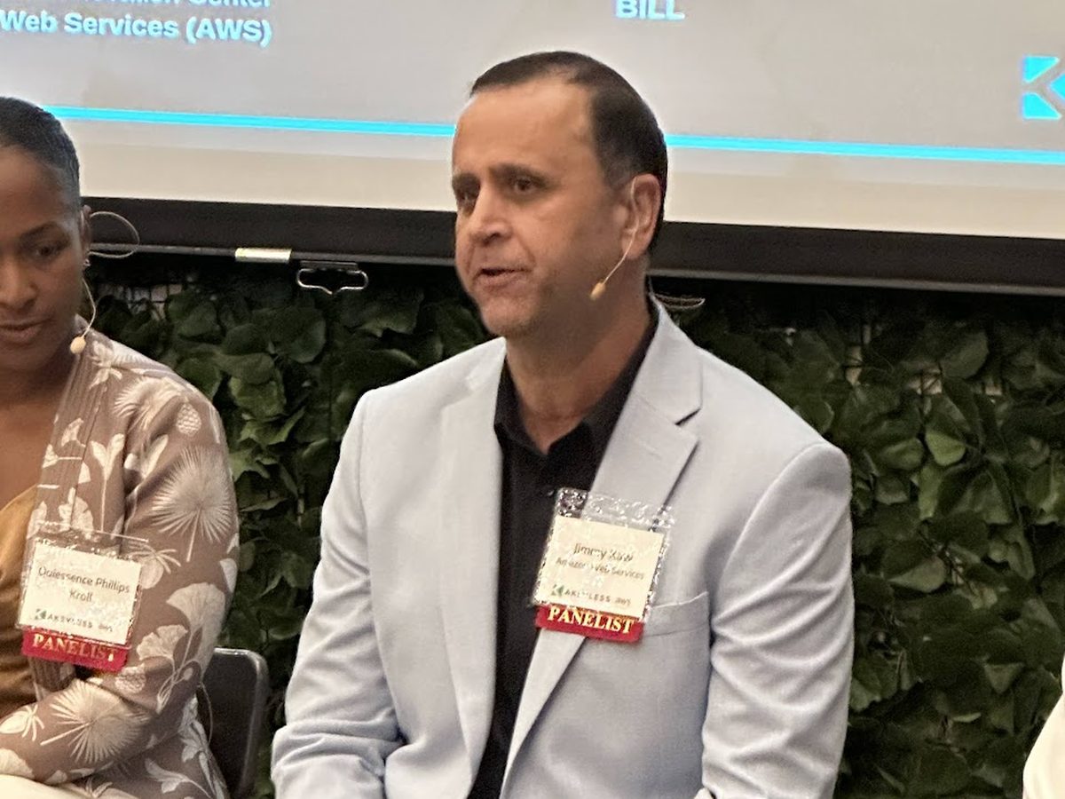 A panellist speaking at an Akeyless executive program