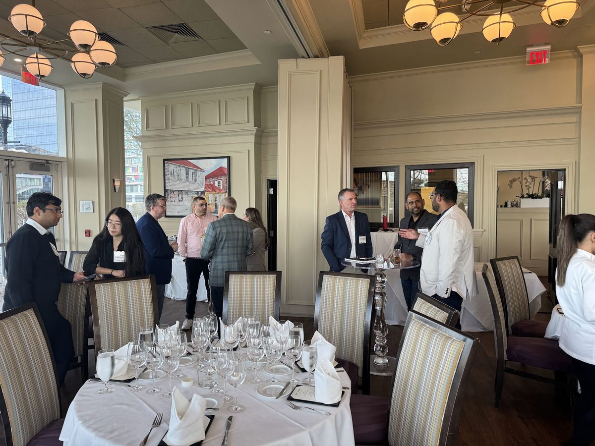 Executives networking before a BDI dinner begins